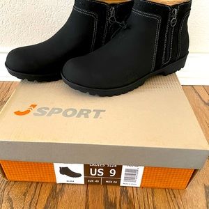 Black booties, size 9 brand new never worn
